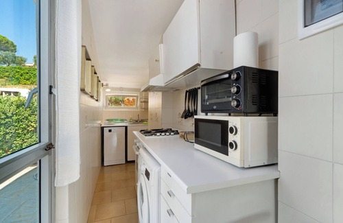 Varazze Apartment | Apartment 'Riviera Mare' with Sea View, Private Terrace and Wi-Fi