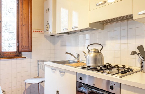 Montalcino Apartment | Apartment 'Rocci Al 17' with Mountain View and Wi-Fi