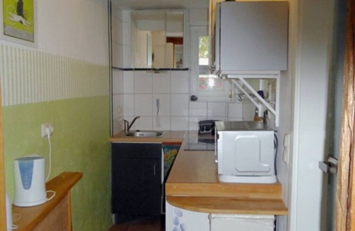 Pruchten Apartment | Apartment Rotes Haus am Barther Strom| Vacation at Beach, Bodden, National Park