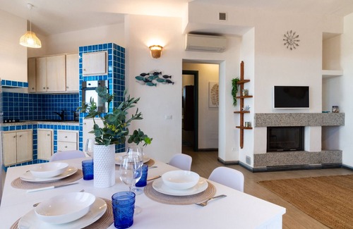 Su Forti House | Apartment 'Sa Domu Manna' with Sea View, Terrace, Shared Garden & Wi-Fi