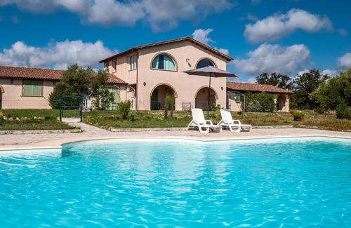 Manciano Apartment | Apartment 'Salvia' with Shared Pool, Wi-Fi and Air Conditioning