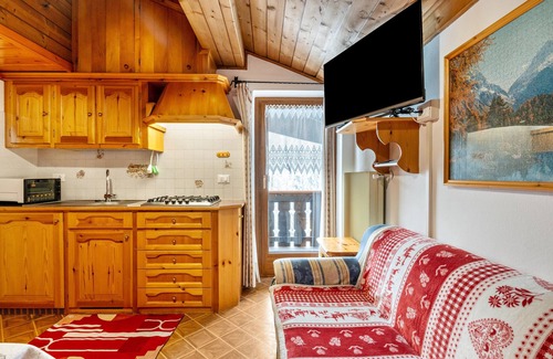 Livinallongo del Col di Lana Apartment | Apartment 'Samont Appartment 5' with Mountain View, Shared Terrace and Wi-Fi