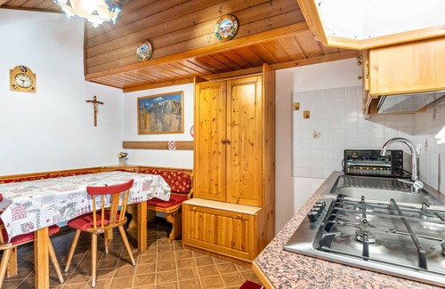 Livinallongo del Col di Lana Apartment | Apartment 'Samont Appartment 5' with Mountain View, Shared Terrace and Wi-Fi