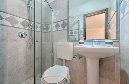 Oltrarno Apartment | Apartment Santo Spirito Frescos by Mmega