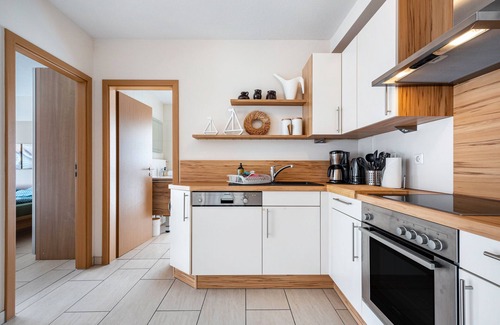Region Hannover District Apartment | Apartment 'Schilfbrise' with Balcony and Wi-Fi