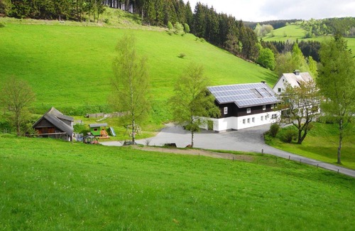 Nordenau Apartment | Apartment 'Schütte, 80qm' with Shared Terrace, Shared Garden and Wi-Fi