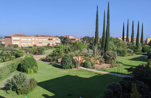 La Londe-les-Maures Apartment | Apartment seafront overlooking the park, the beach argentiere