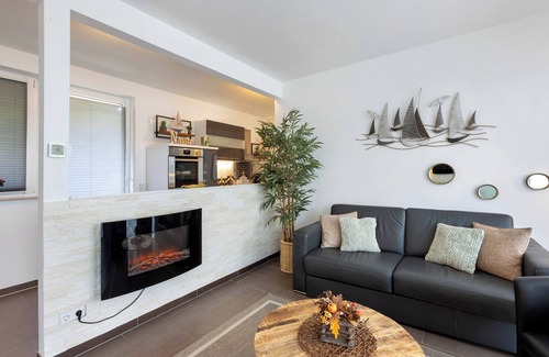 Mucheln Apartment | Apartment 'Seeperle - Marina Mücheln' with Lake View, Private Terrace and Wi-Fi