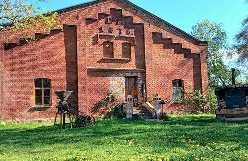 Loitz Apartment | Apartment 'Sophienhof' with Private Terrace, Private Garden and Wi-Fi