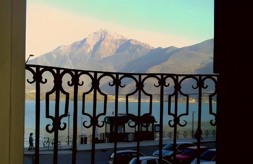 Consiglio di Rumo Apartment | Apartment 'Spacious Historic F1' with Lake View, Wi-Fi and Air Conditioning