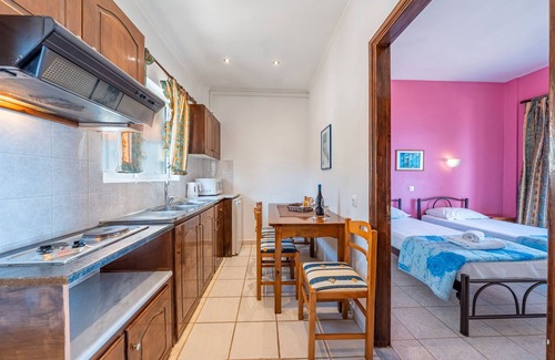 Pirgi House | Apartment 'Stefanos Place Sea View' with Sea View, Wi-Fi and Air Conditioning