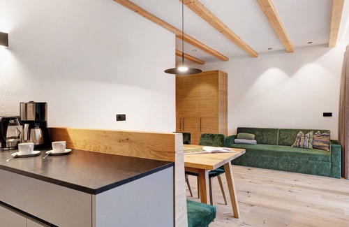 San Cipriano Apartment | Apartment 'Striona' with Mountain View, Shared Terrace and Wi-Fi