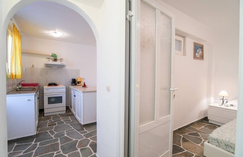 Logaras Apartment | Apartment 'Studio 11' with Mountain View, Wi-Fi and Air Conditioning