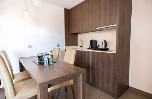 Cala Agulla Apartment | Apartment 'Suite 2' in a Hotel with Shared Pool, Wi-Fi and Air Conditioning
