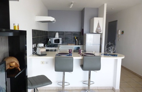 L'Autre-Bord Apartment | Apartment T2 the waterfront overlooking the sea.