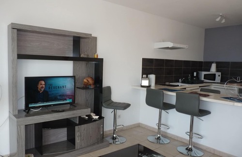 L'Autre-Bord Apartment | Apartment T2 the waterfront overlooking the sea.