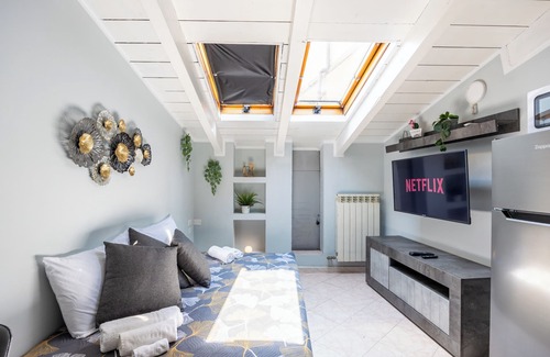 Affori Apartment | Apartment 'Tiny House with Parking' with Wi-Fi and Air Conditioning