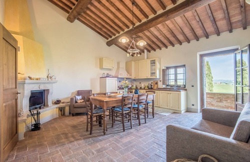 Ville di Corsano Apartment | Apartment Torre di Corsanello with Lake View, Garden & Wi-Fi