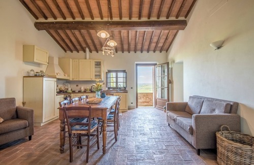 Ville di Corsano Apartment | Apartment Torre di Corsanello with Lake View, Garden & Wi-Fi