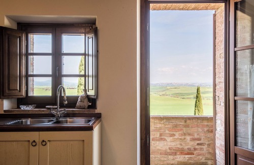Ville di Corsano Apartment | Apartment Torre di Corsanello with Lake View, Garden & Wi-Fi