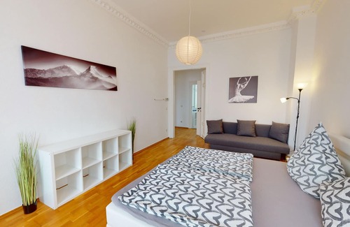 Gohlis-Sud Apartment | Apartment 'Traumhafte Jugendstilwohnung Gohlis' with Balcony and Wi-Fi