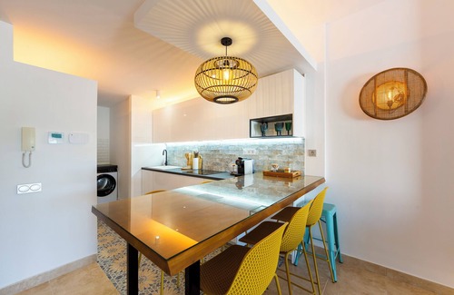 Vera Apartment | Apartment 'Vera' with Shared Pool, Wi-Fi and Air Conditioning