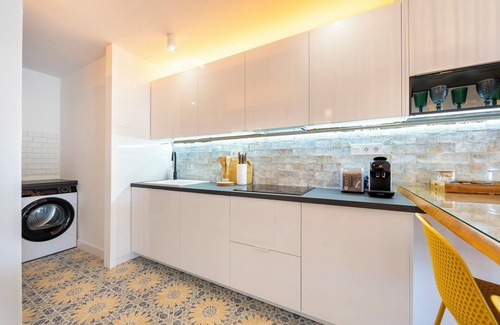 Vera Apartment | Apartment 'Vera' with Shared Pool, Wi-Fi and Air Conditioning