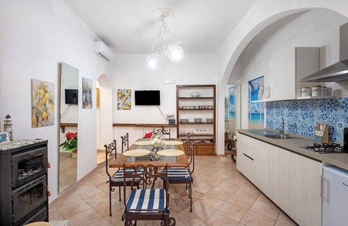 Vico Equense Apartment | Apartment 'Vico 94' with Sea View, Wi-Fi and Air Conditioning