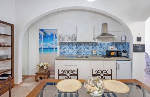 Vico Equense Apartment | Apartment 'Vico 94' with Sea View, Wi-Fi and Air Conditioning