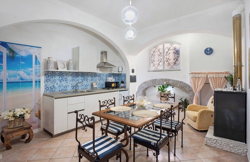 Vico Equense Apartment | Apartment 'Vico 94' with Sea View, Wi-Fi and Air Conditioning