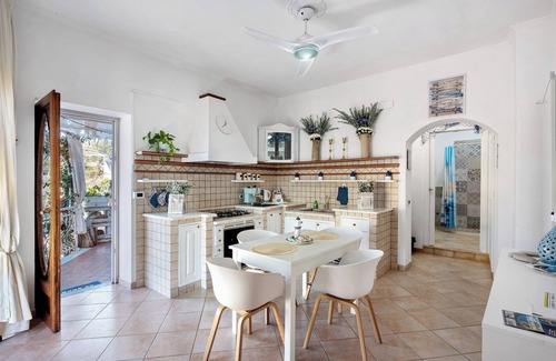 Vico Equense Apartment | Apartment 'Vico 94' with Sea View, Wi-Fi and Air Conditioning