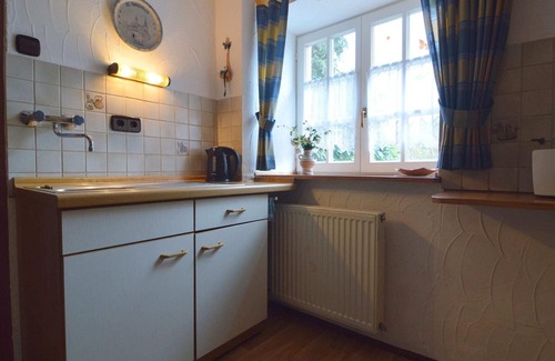 Ittel Apartment | Apartment Welschbilling near Trails