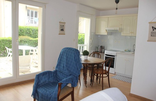 Courseulles-sur-Mer Apartment | Apartment with terrace close to the port, the city center and the beach