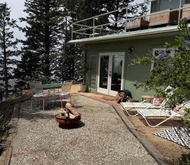 Redwood City Apartment | Apartment w hot tub forest & ocean view