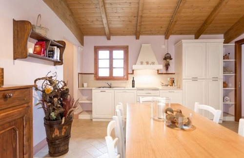 Terricciola Apartment | Apartment with 2 bedrooms and 2 bathrooms on the ground floor