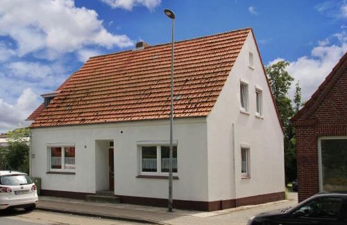 Uttel Apartment | Apartment with a high chair and bed
