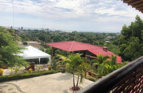 Comuna Dos Mangas Condo | Apartment with beautiful views in the mountains near the sea
