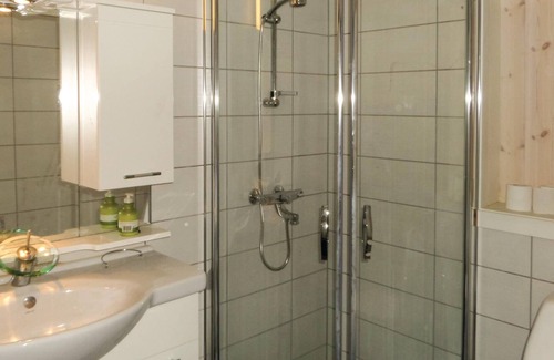 Etne Apartment | Apartment with charm, beautifully located overlooking the lake Stordalsvatnet and mighty mountains.