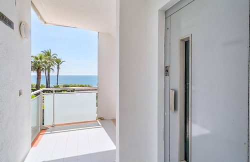 Sant Pol De Mar Apartment | Apartment with terrace on the beach 10min train