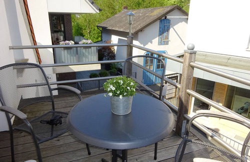Volksdorf Apartment | Apartment with flair in the heart of HH-Volksdorf, 2 balconies, subway-close, wifi