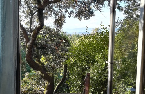 Meyrargues Apartment | Apartment with garden and garage MEYRARGUES. Stays of up to 7 days.