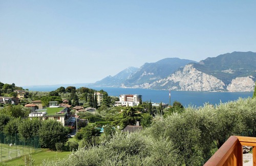 Malcesine Apartment | Apartment with garden, heated pool, Wifi, indoor parking