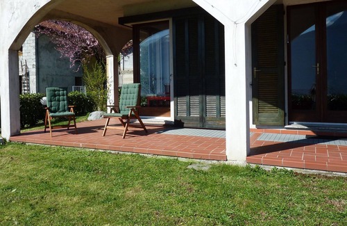 Musso Apartment | Apartment with garden, 400 meters from the lake, great view