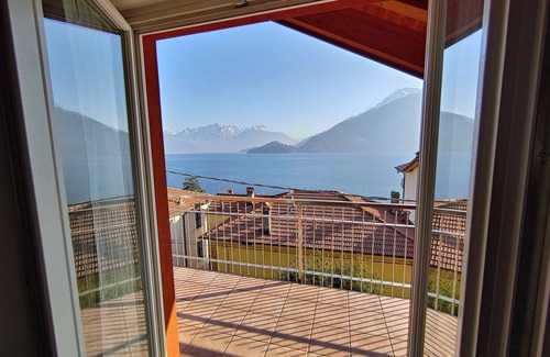 Musso Apartment | Apartment with lake view. Just a few minutes from the beach!