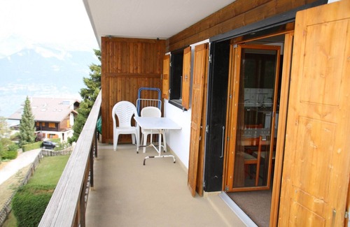 Salins Apartment | Apartment with parking available