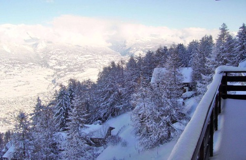Salins Apartment | Apartment with parking available