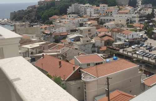 Ulcinj Apartment | Apartment with pool and sea view