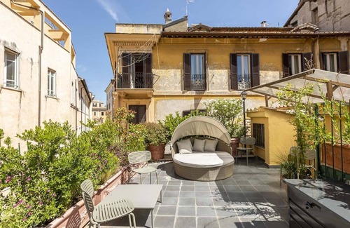 Rione III Colonna Apartment | Apartment with rooftop balcony in Central Rome