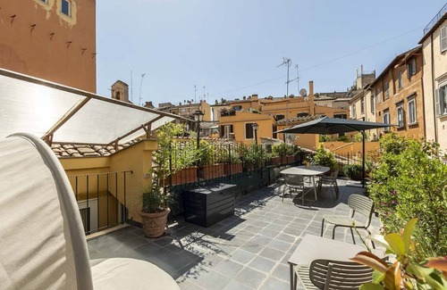 Rione III Colonna Apartment | Apartment with rooftop balcony in Central Rome
