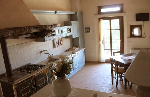 Gambassi Terme Apartment | Apartment with small terrace in ancient village with pool near san Gimignano